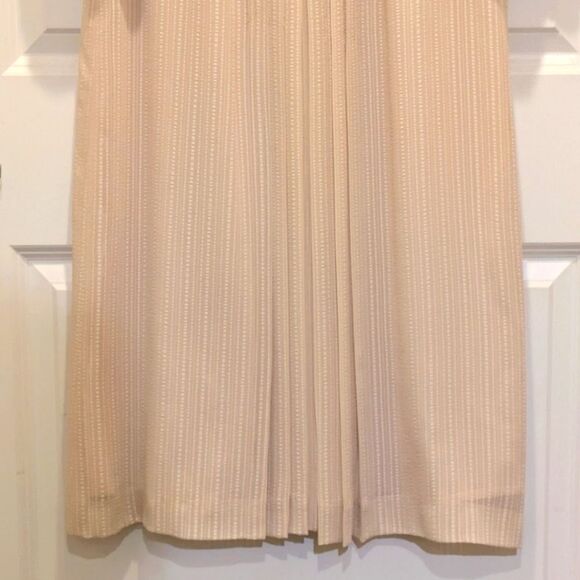 Late 70s Maak Modell 38 Button Front Kaftan with Pleated Details - Picture 7 of 12